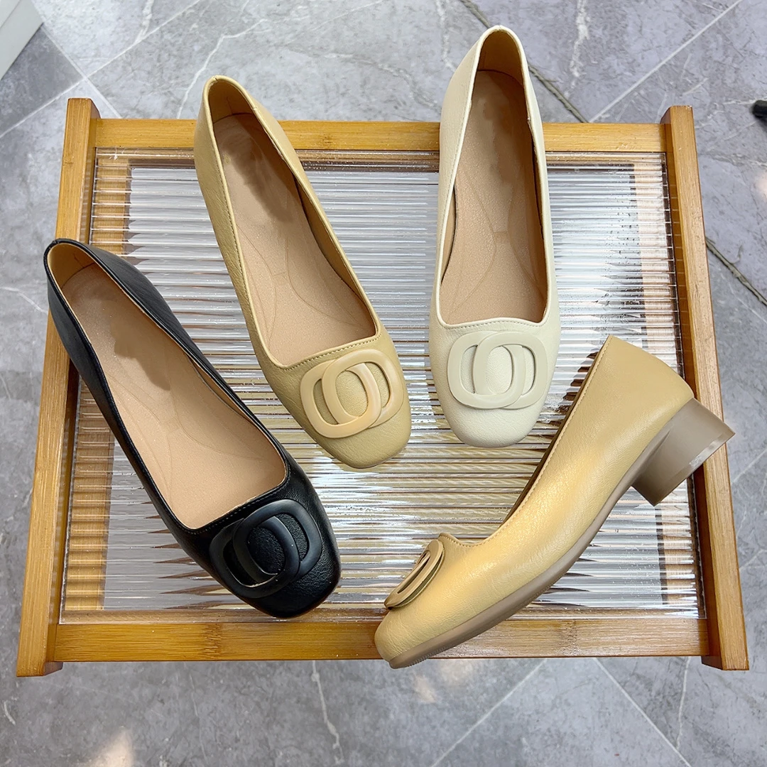 2025夏季真皮单鞋女低跟软底百搭浅口妈妈鞋粗跟工作鞋女黑色皮鞋