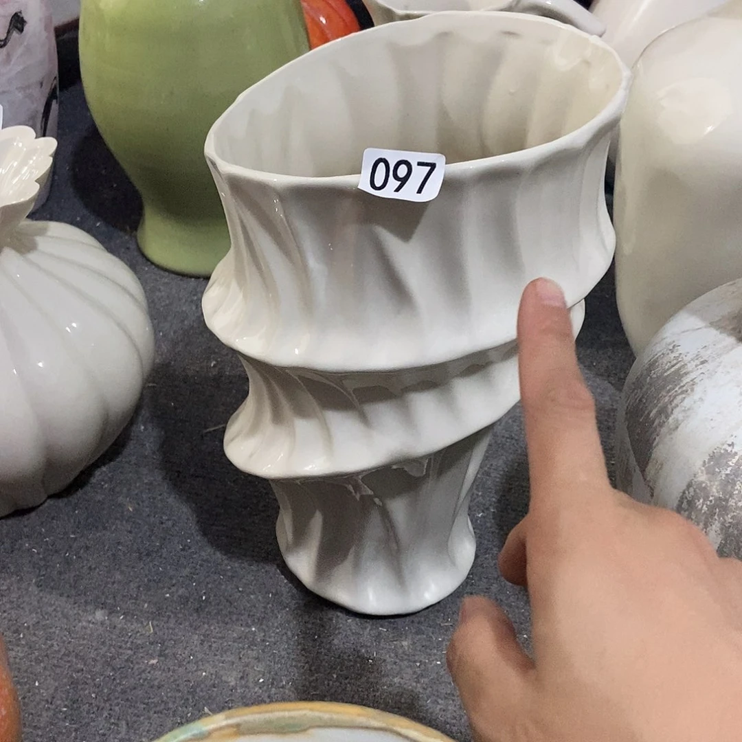 R***a景德镇高温花瓶微瑕