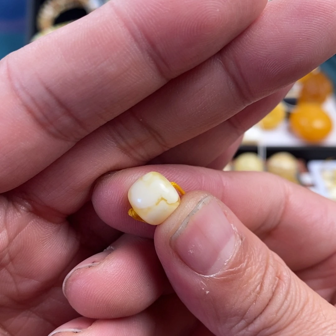 琥珀未镶嵌裸石10.5mm