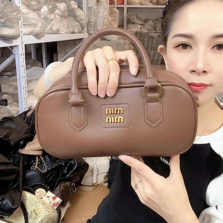 蚕丝小牛剖层皮革PU