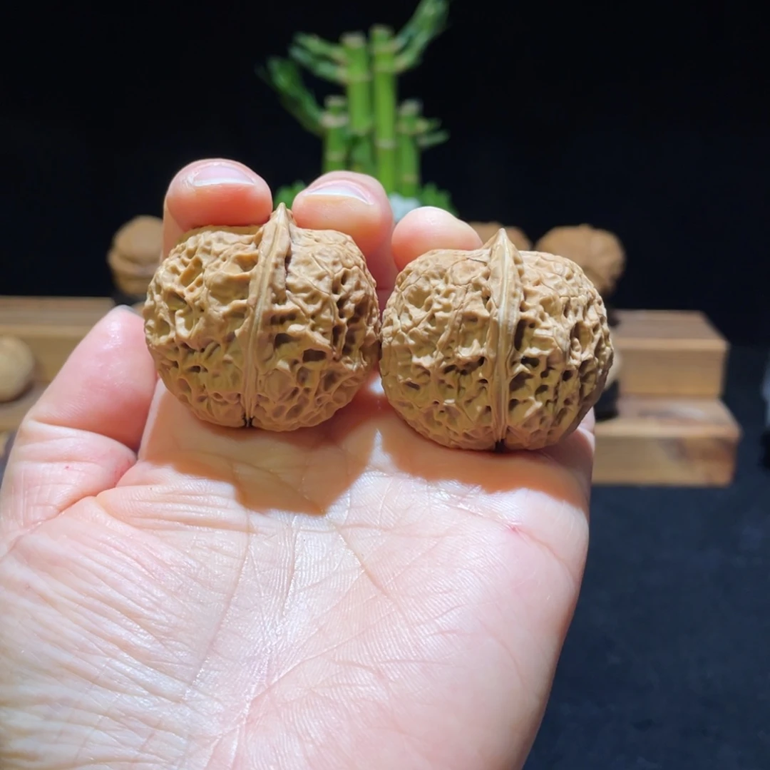 文玩核桃把件云南铁核桃36