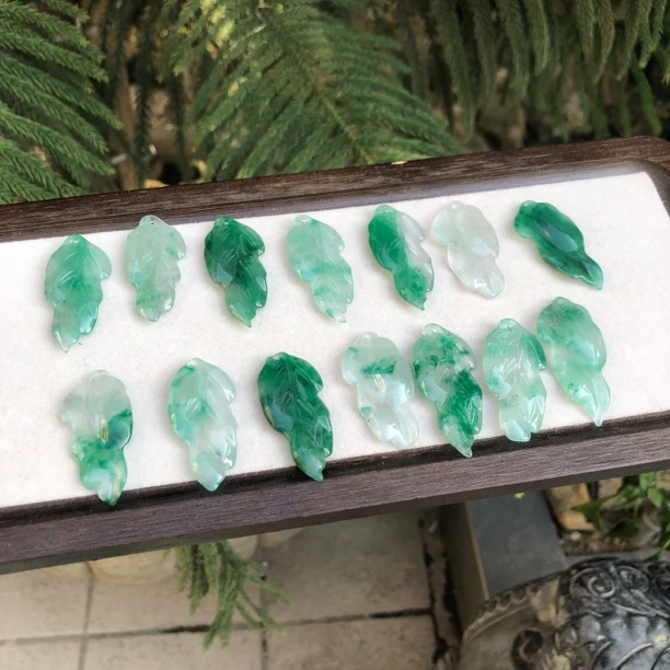 天然独龙玉非洲翠玉石吊坠冰飘花叶子吊坠