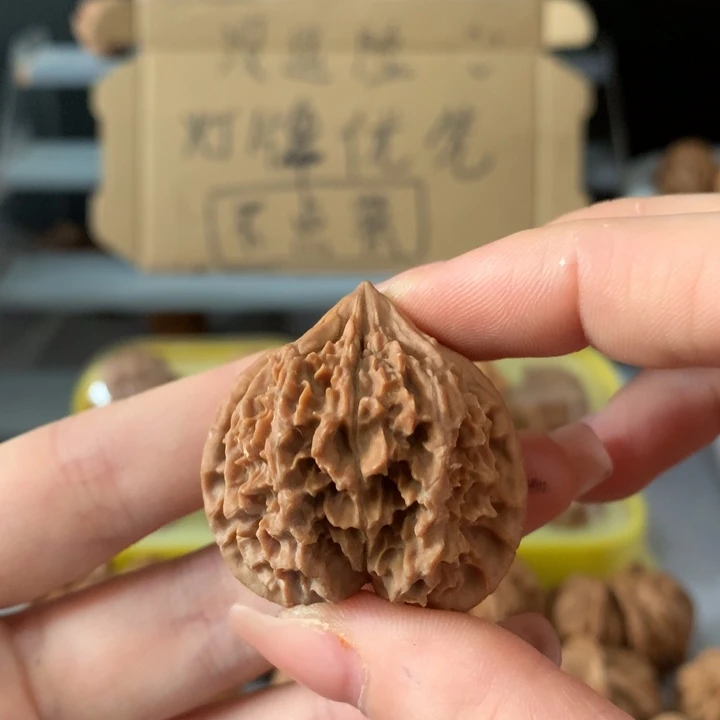放***铁吊坠文玩核桃异形单只，有瑕疵