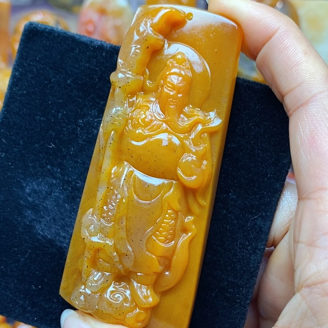 未镶嵌石英质玉（黄龙玉）颈饰