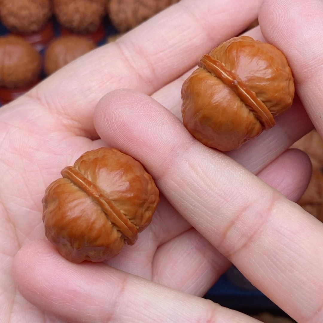 把件文玩核桃手捻野生元宝墩