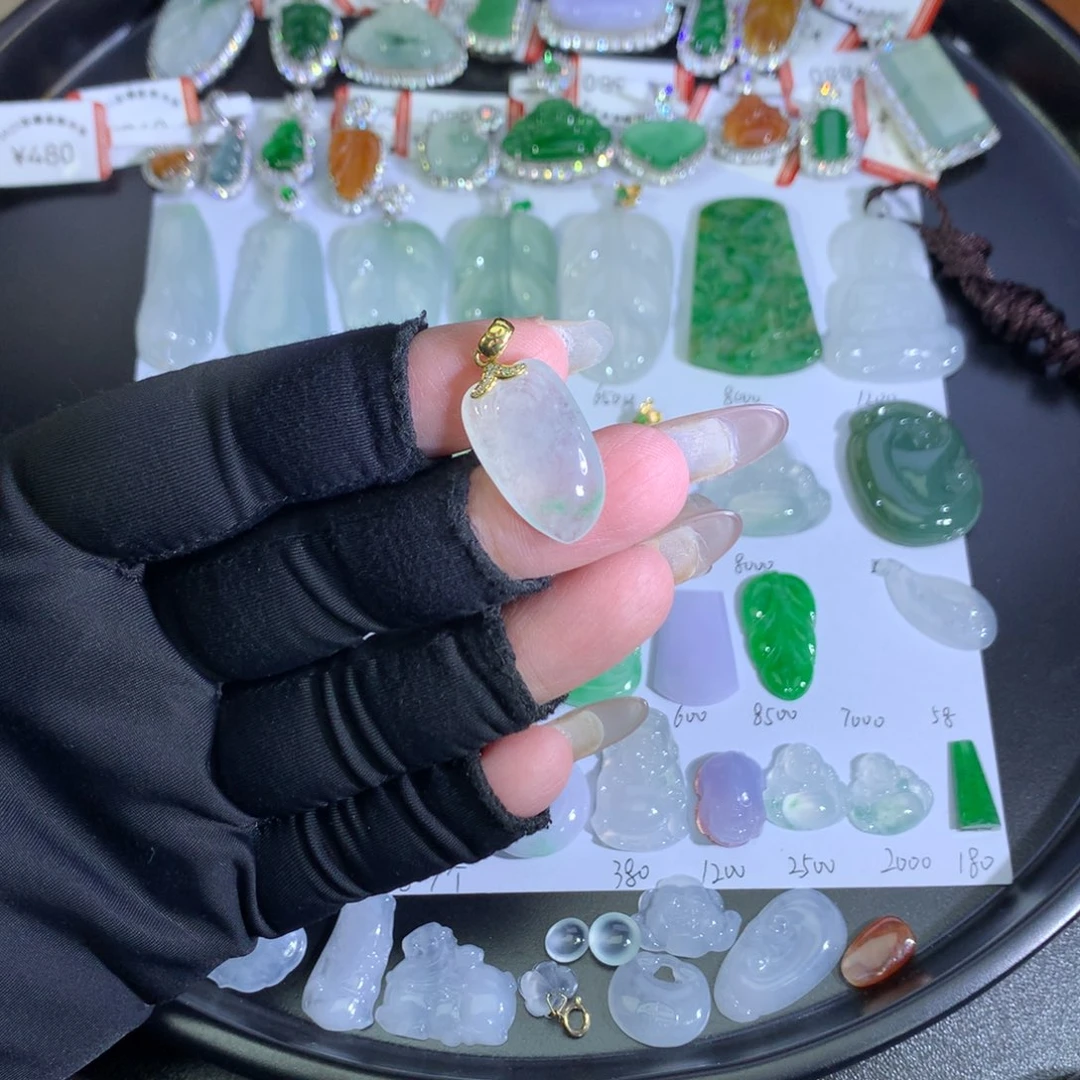 翡翠18K金镶嵌吊坠(不含链)辣椒