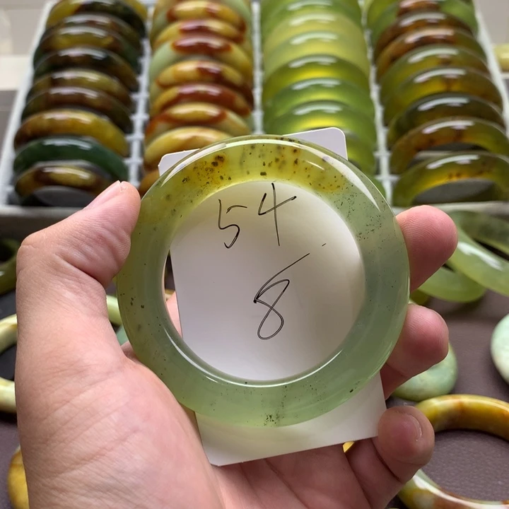 沸***鲁未镶嵌蛇纹石玉手镯