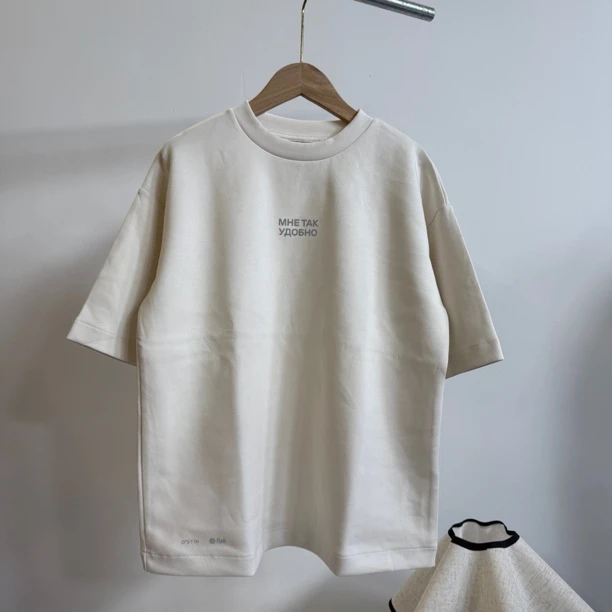 B101126米色圆领字母宽松百搭时尚T恤