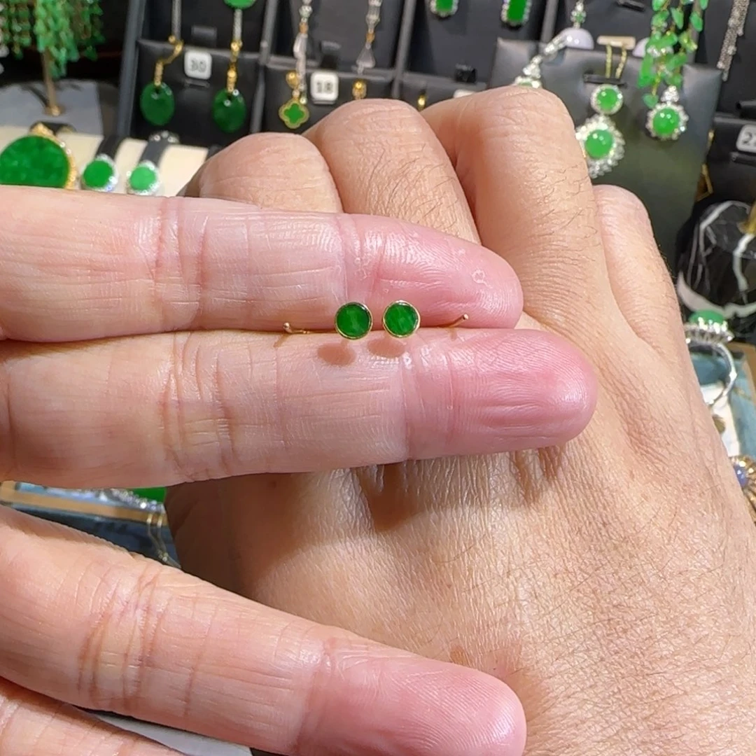 翡翠18K金镶嵌颈饰耳钉