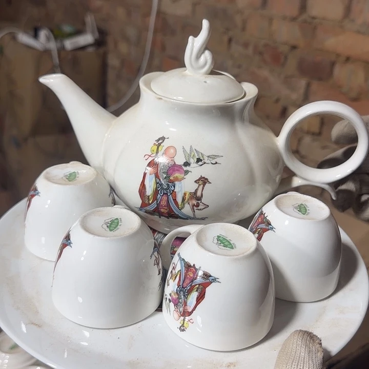 库存微瑕多空茶壶一套