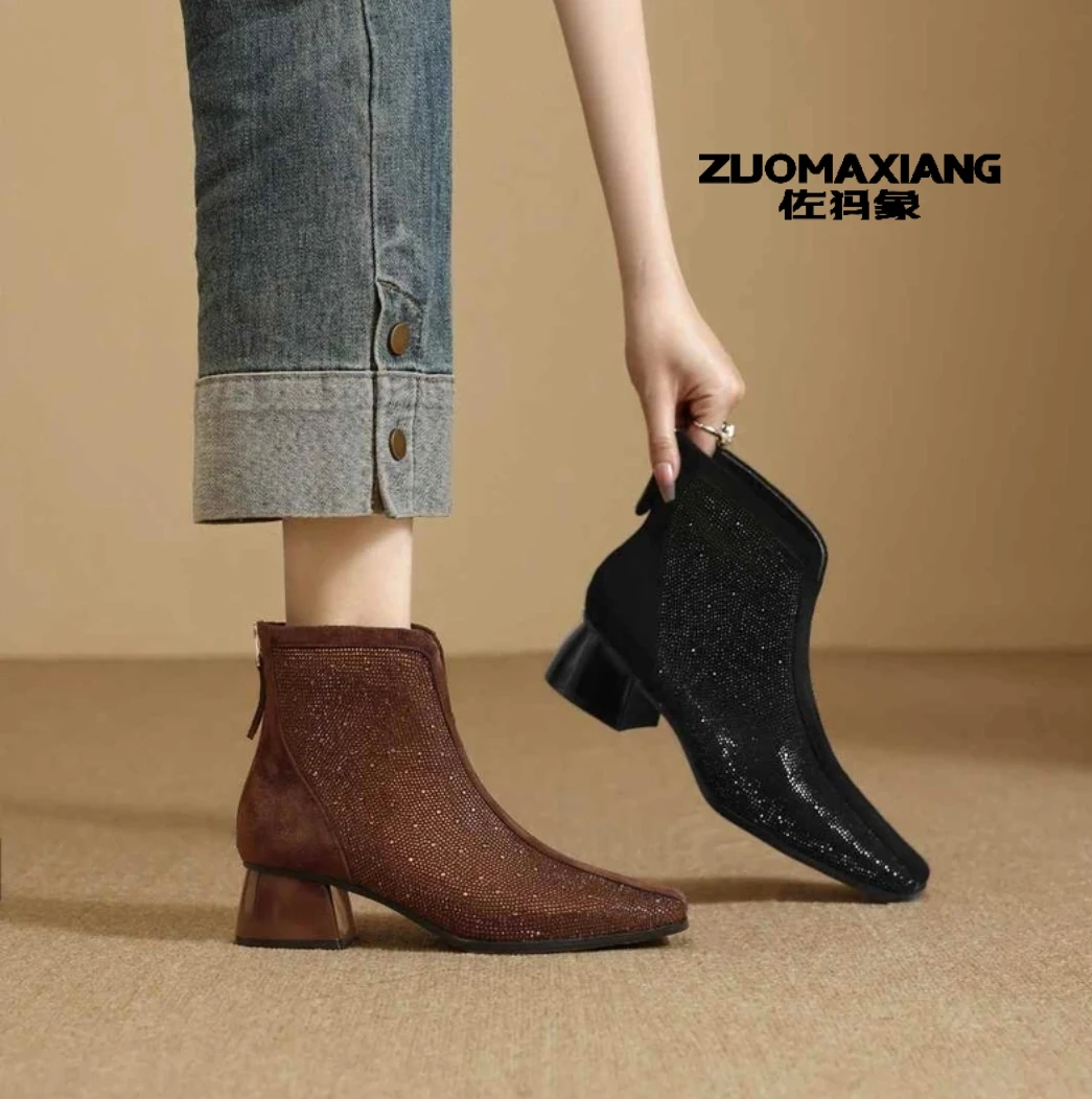 [佐玛象]轻奢风华丽贵气小方头高级感水钻短靴粗跟后拉链百搭7026