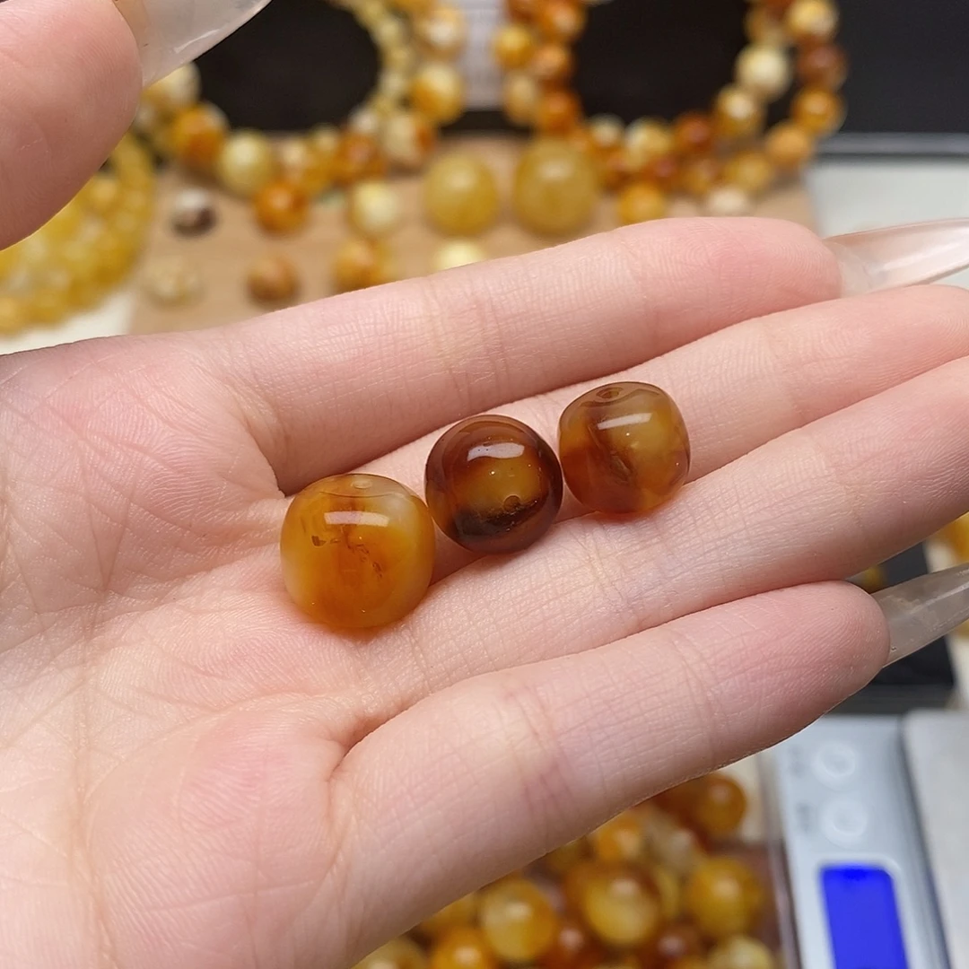 聪****未镶嵌琥珀裸石蜜蜡