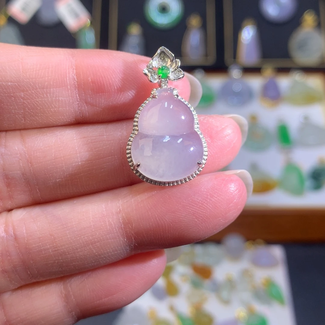 翡翠18K金镶嵌颈饰