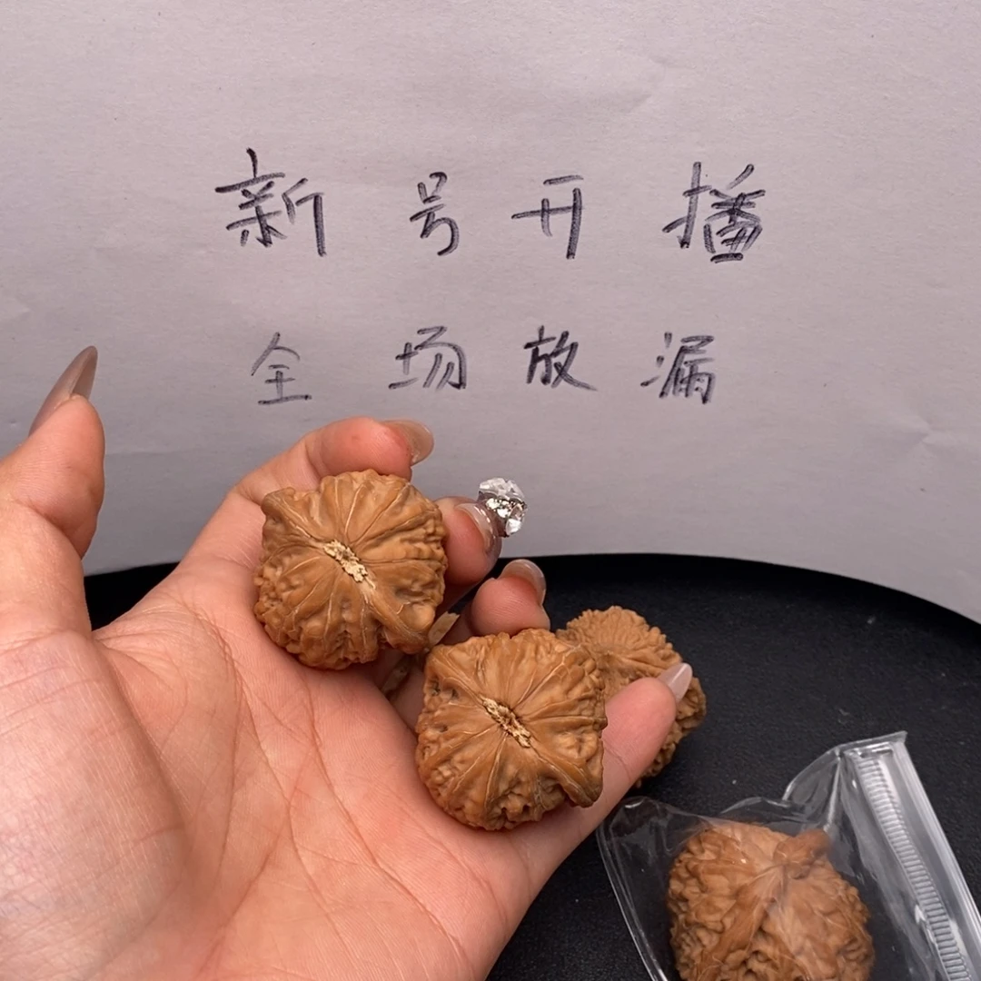 Z***.文玩核桃把件37铁锤一只修尖