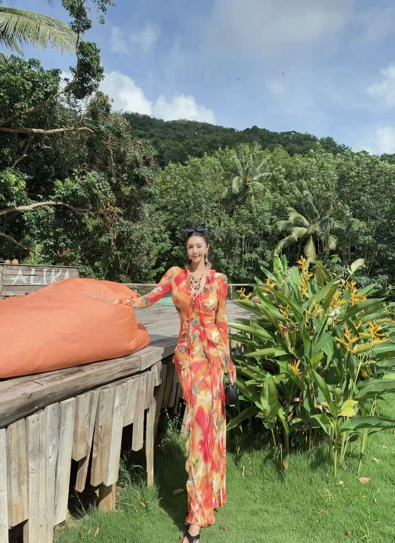 DOUWU【孔雀公主】混花色满身花朵V领抽绳木耳边长裙CQ13913