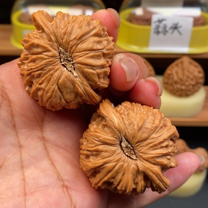 给****吊坠文玩核桃46全品白狮子