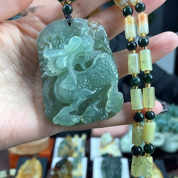 蛇纹石玉颈饰未镶嵌