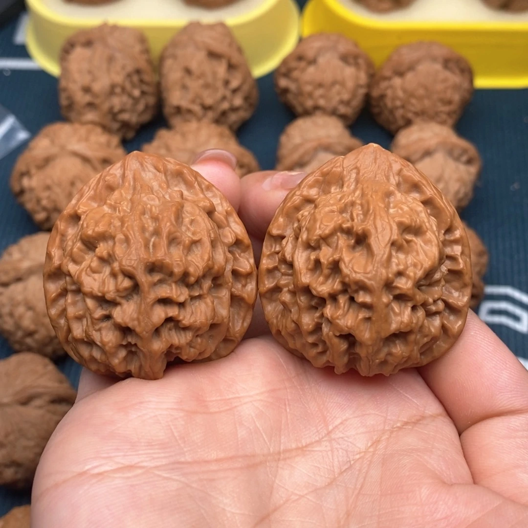 文玩核桃吊坠魏*人雪狮