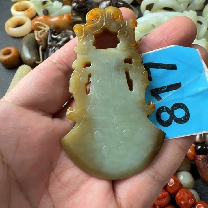 X***峰和田玉未镶嵌颈饰