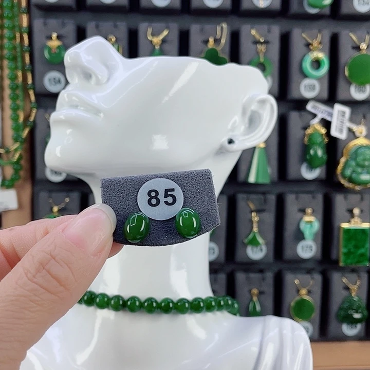 18K金镶嵌耳饰南红玛瑙