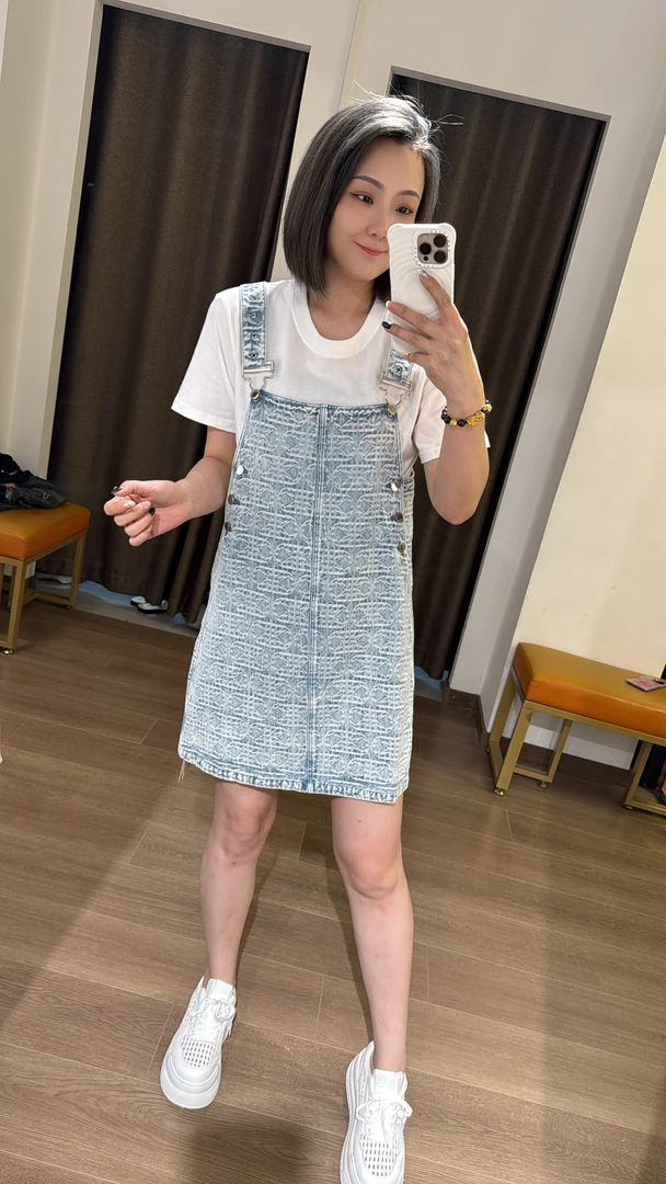 牛仔背带裙两件套