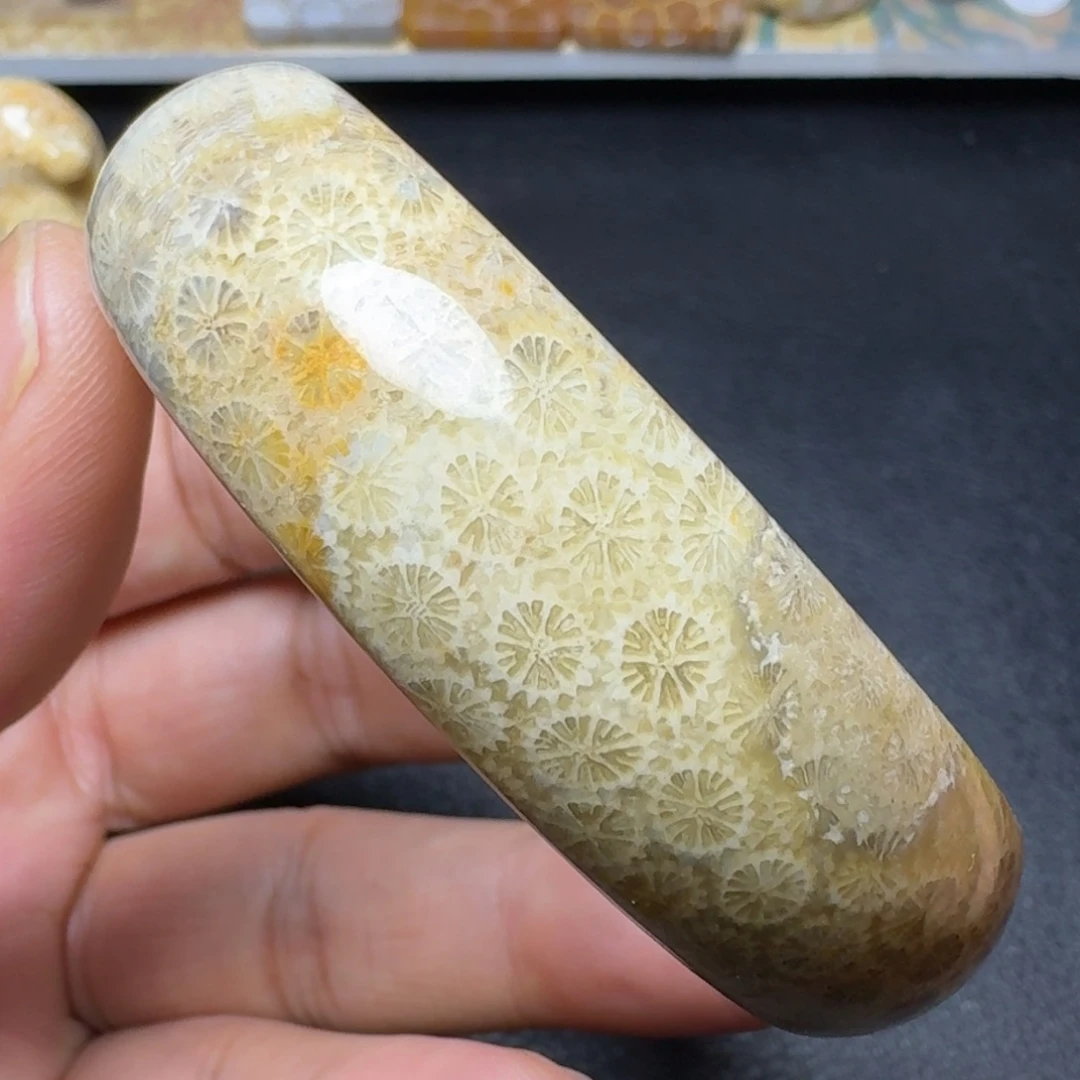 硅化玉纯天然色有机玉石保真色未镶嵌57圈口