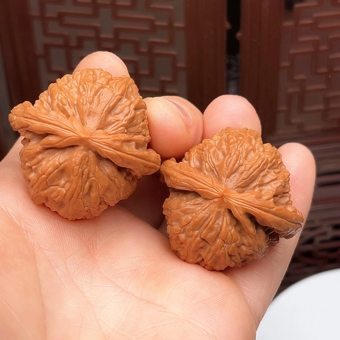 文玩核桃吊坠白狮子