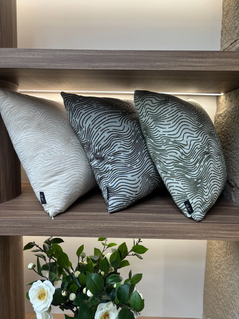 2025庄织棉麻新款单独沙发抱枕靠垫高端大气手工靠枕