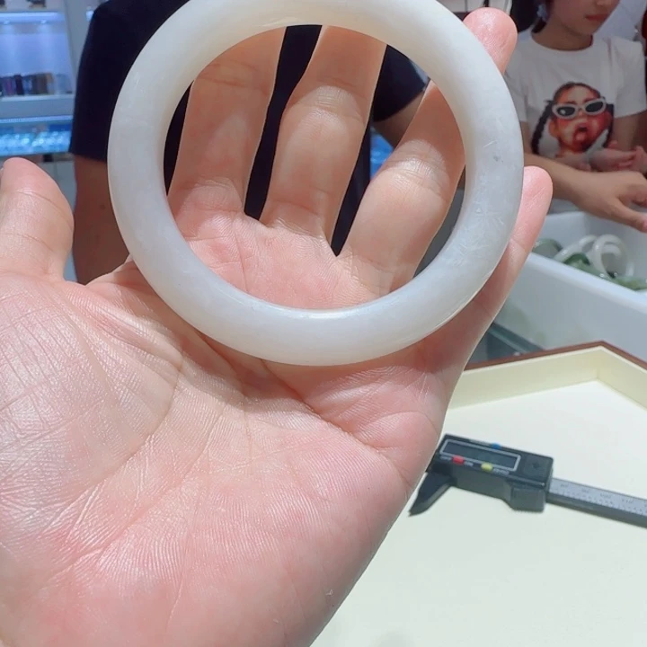 未镶嵌手镯和田玉86