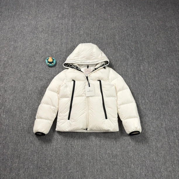 未使用 MONCLER 蒙口Montcla系列白色内里满印羽绒服/2码