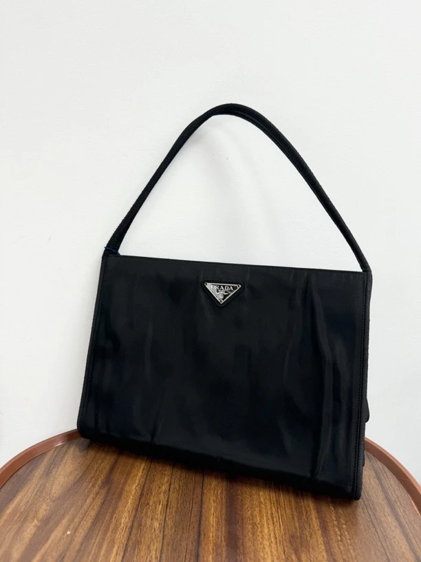 95新 Prada/普拉达 黑银降落伞风琴包 单肩包