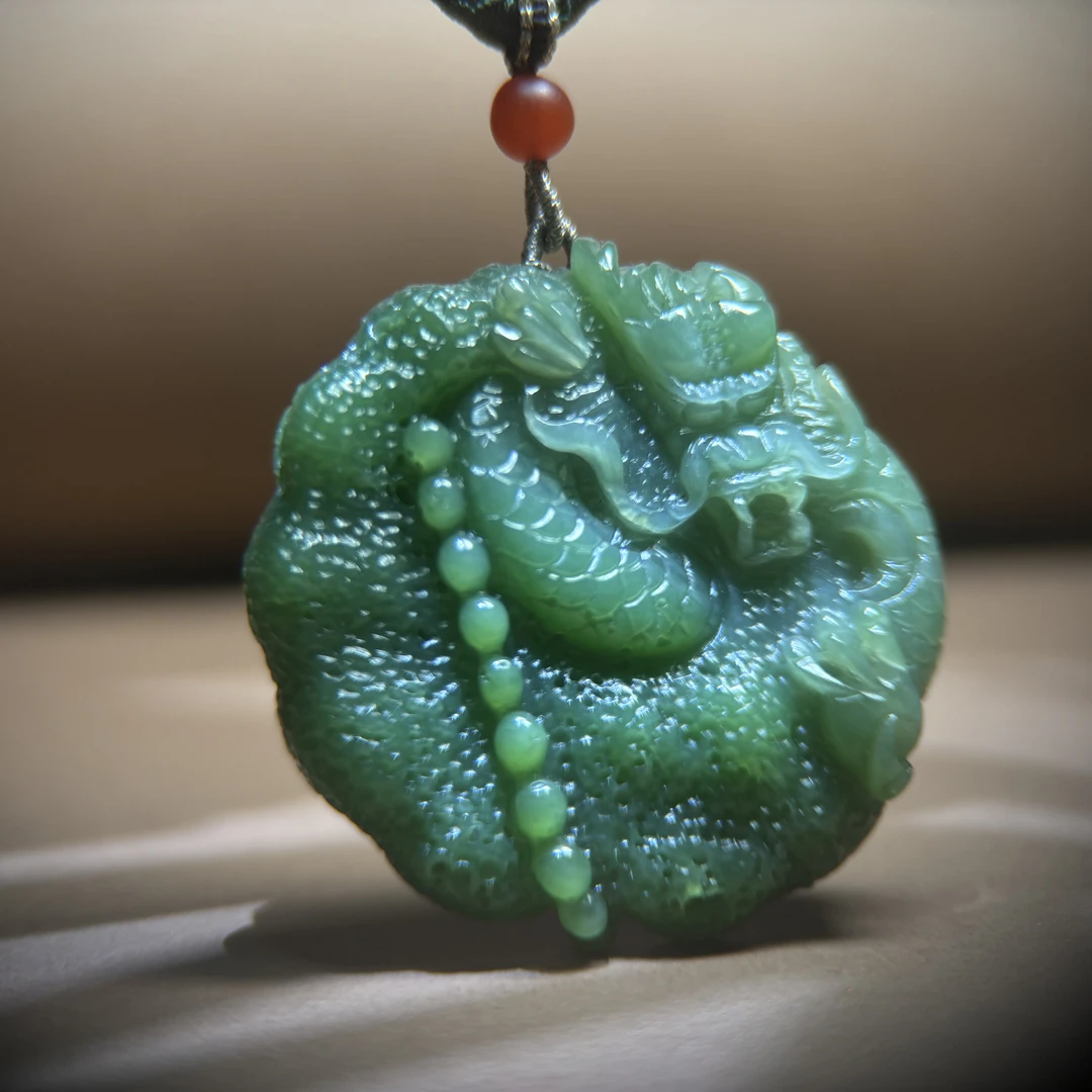 天然和田玉碧玉龙牌吊坠QC