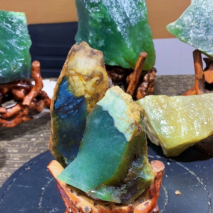 蛇纹石玉未镶嵌珠宝奇石