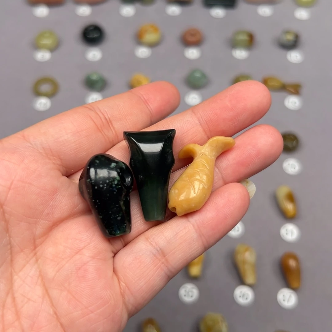 未镶嵌蛇纹石玉颈饰心*微瑕不退不换