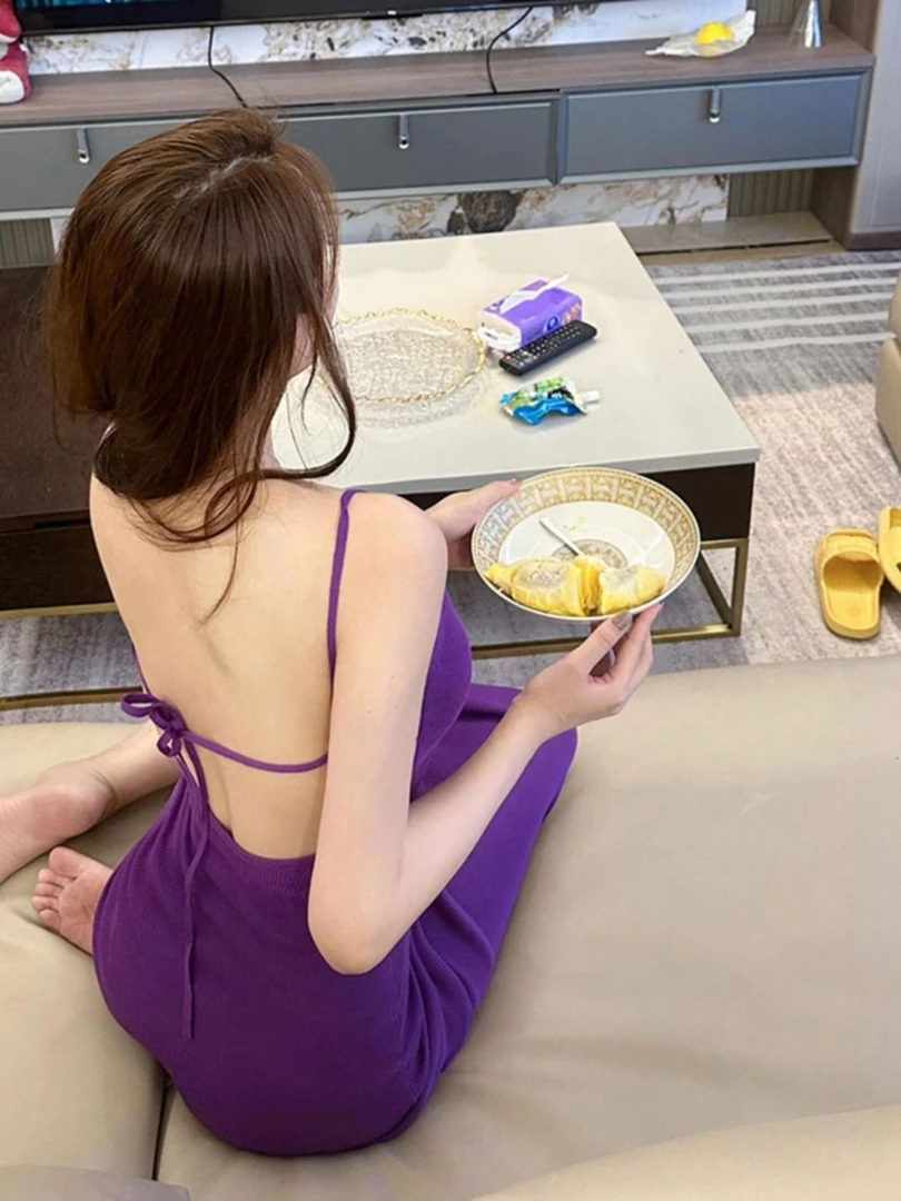性感露背设计感针织吊带连衣裙女纯欲风夏季新款中长款修身包臀裙