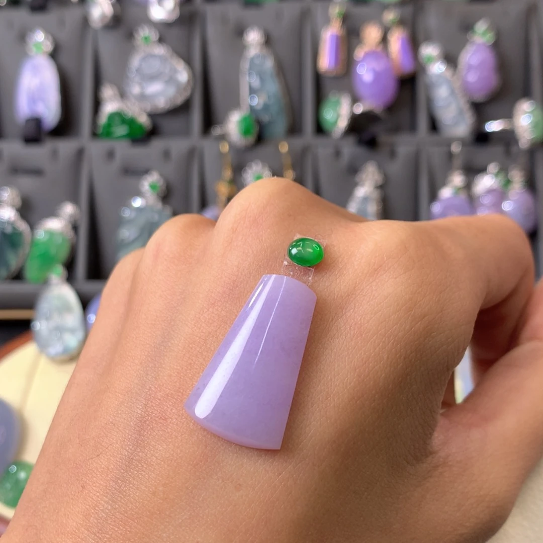 翡翠颈饰未镶嵌裸石