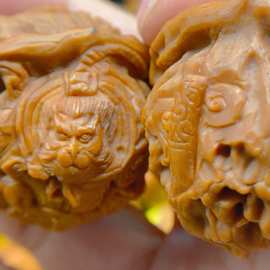 城***，文玩核桃把件纯手工雕刻悟空