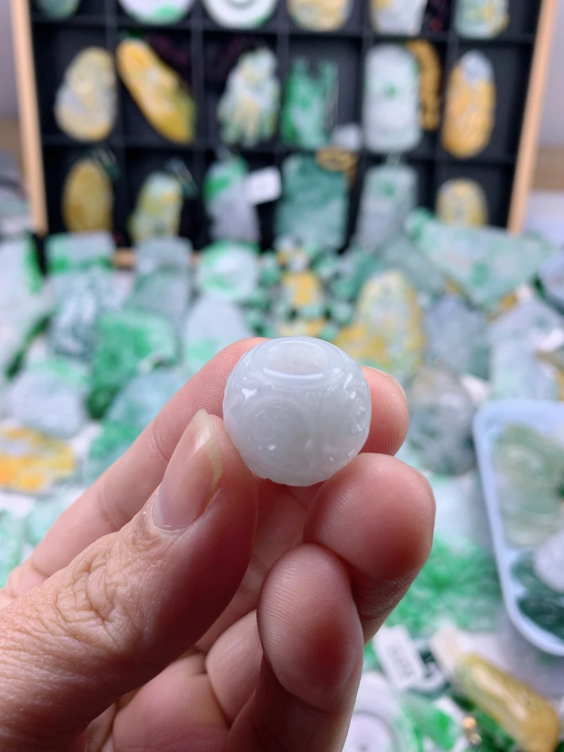 缅甸天然A货翡翠路路通桶珠吊坠19.1-16