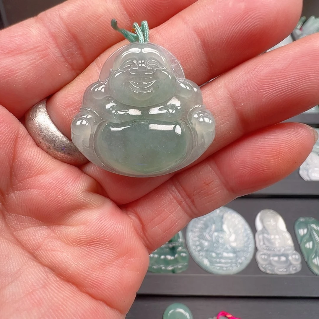 翡翠未镶嵌颈饰佛