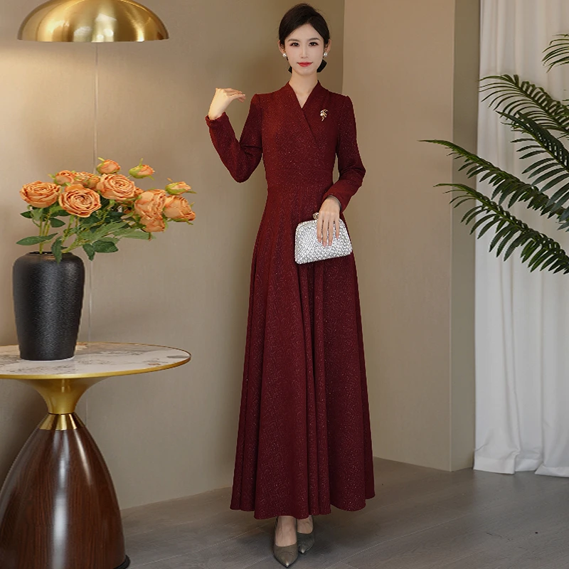 2025年秋冬新款玫瑰红长袖优雅气质收腰显瘦高级感长款大摆连衣裙