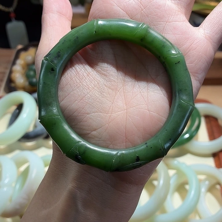 和田玉未镶嵌手镯