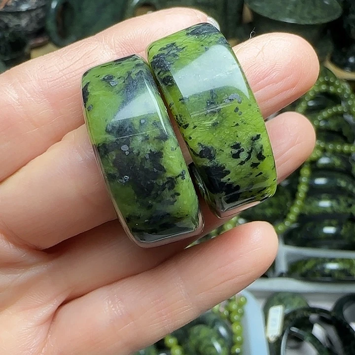 未镶嵌蛇纹石玉戎圈2个