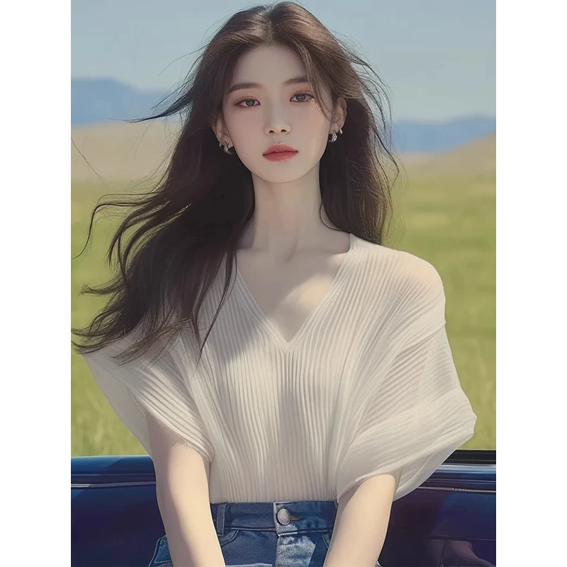 遮肚子显瘦白色V领宽松短袖纹理感洋气独特别致小上衣t恤女生春款