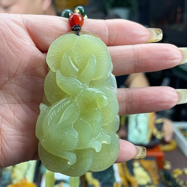 蛇纹石玉未镶嵌颈饰