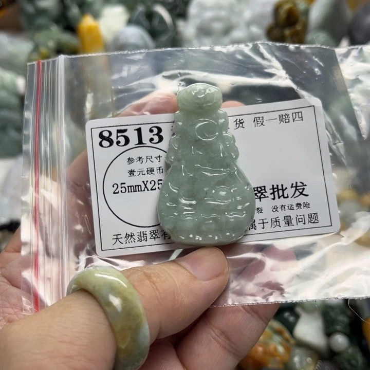 翡翠未镶嵌颈饰8513