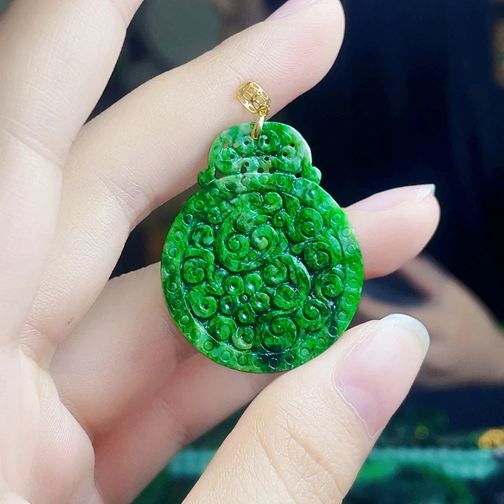 翡翠18K金镶嵌颈饰多样性