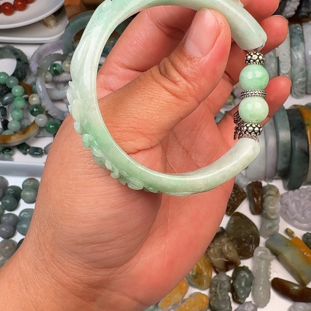 定制翡翠未镶嵌半镯