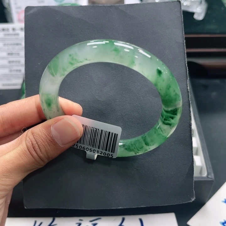 石英质玉（非洲翠）未镶嵌手镯