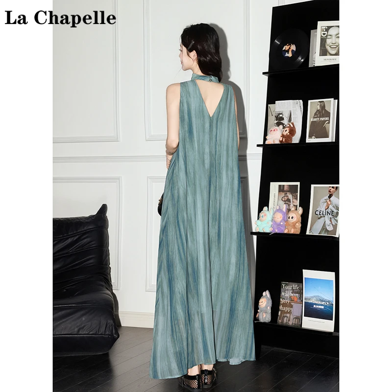 拉夏贝尔绿色复古风挂脖连衣裙女2025夏季新款度假风v领无袖长裙