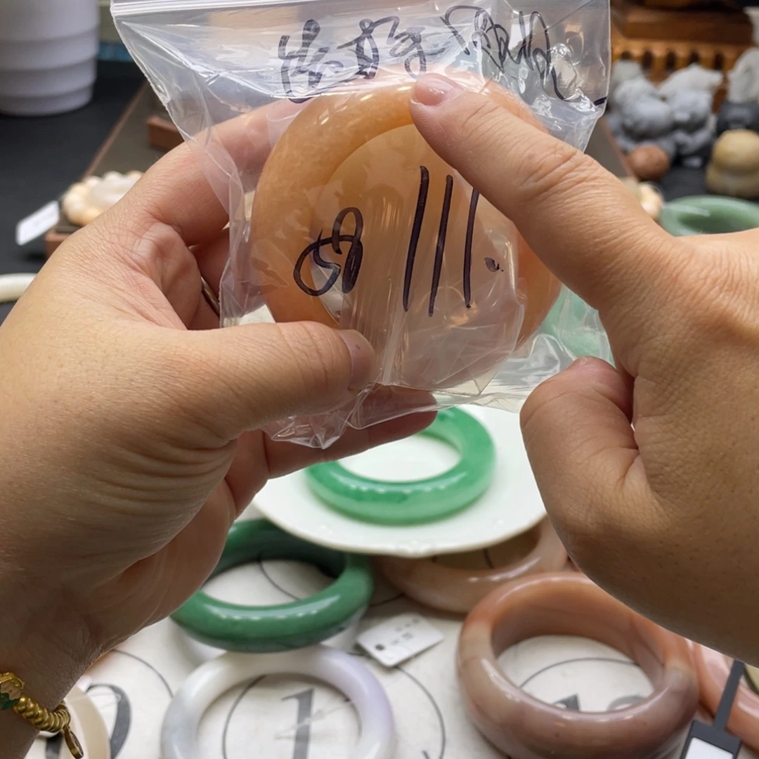 选***难石英岩玉未镶嵌手镯